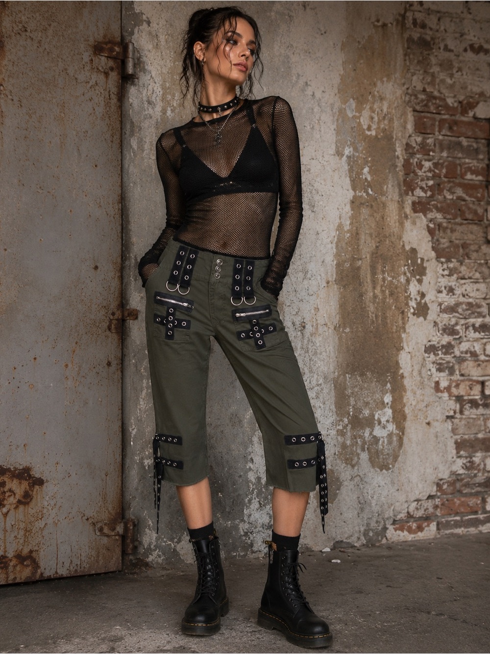 Hot Topic Olive Green Grommet Bondage Cargo Capris, Goth, Custom 17” Crop EUC, 3